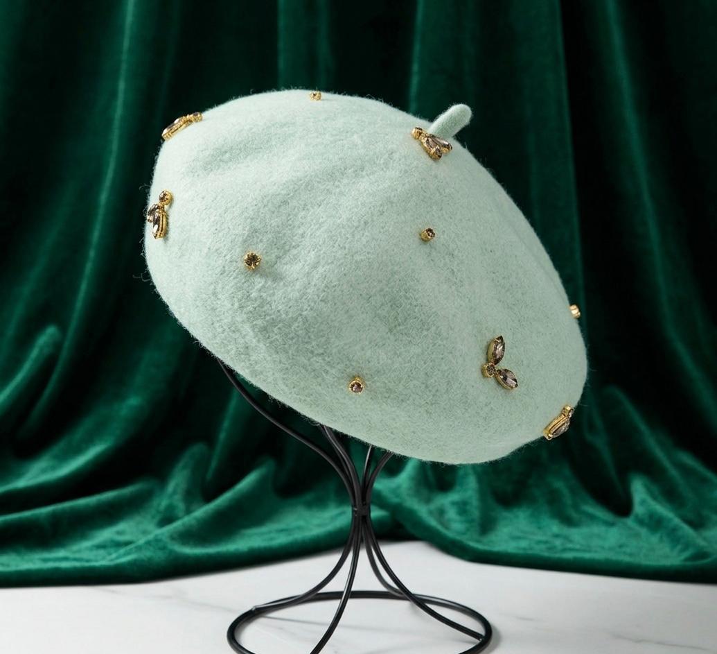 Béret en laine femme vert avec broche abeille cristal | Abeille Royale