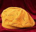Béret femme tricoté en acrylique – Jaune moutarde – Audacieux.