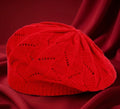 Béret femme tricoté en acrylique – Style artiste français – Rouge foncé.