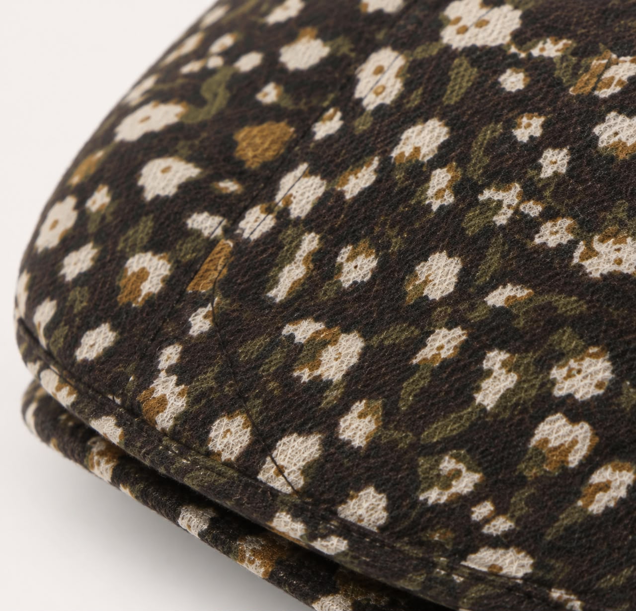Casquette plate Montmartre – Noir petites fleurs