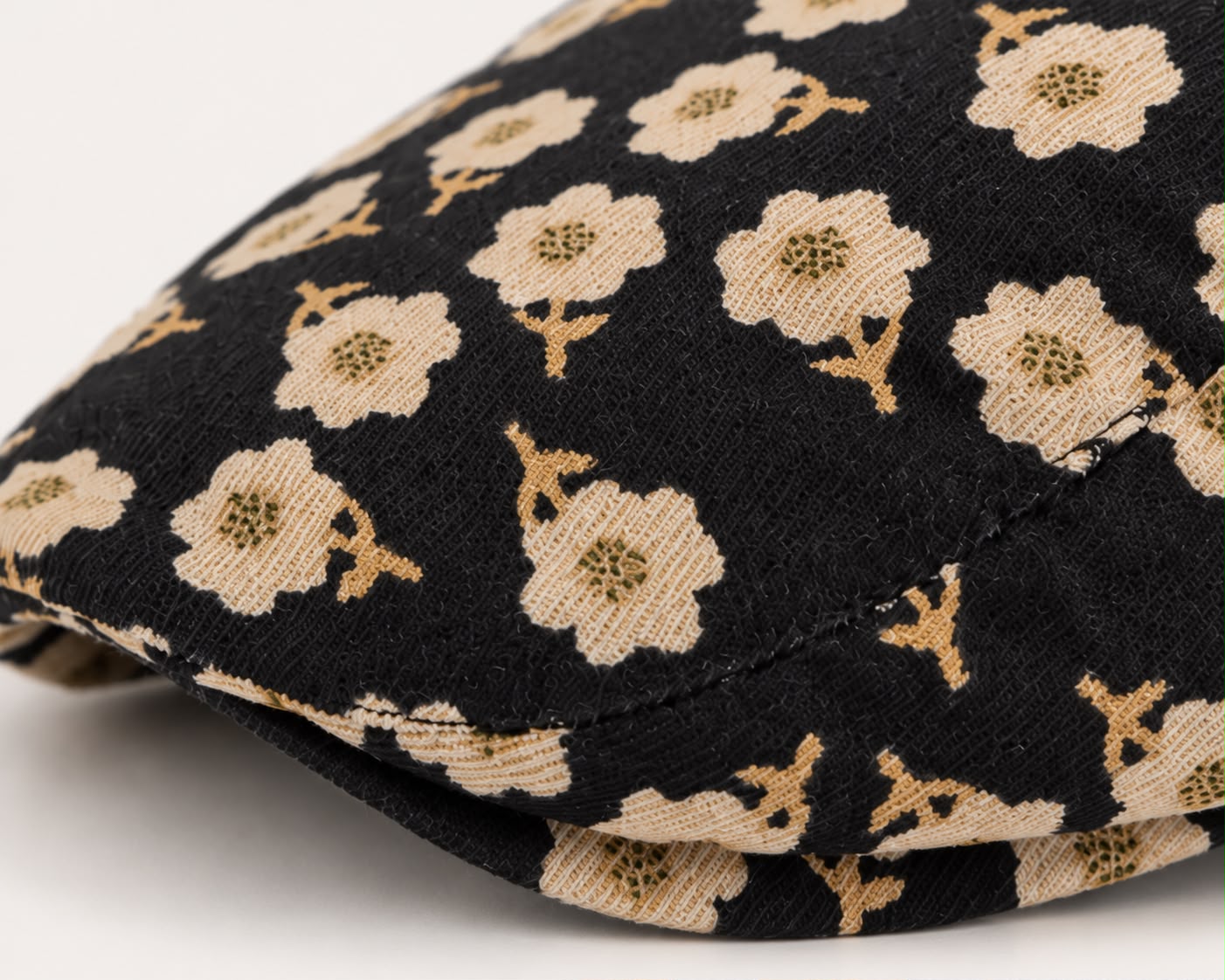 Casquette plate Montmartre – Noir grandes fleurs